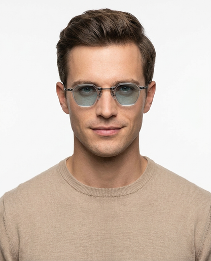 Modelo masculino usando Gafas de Sol Monaco - fundo branco estudio