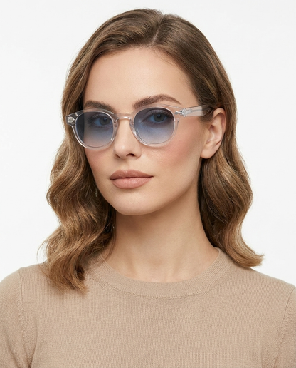 Modelo feminina usando Gafas Axel Transparente com Azul