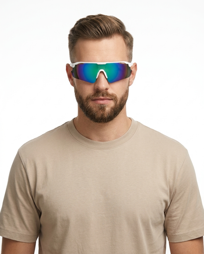 Modelo masculino usando Gafas Axel Deportivas Blanco Espejado