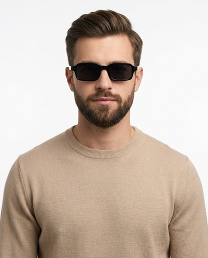 Modelo masculino usando Gafas Bilbao Negro