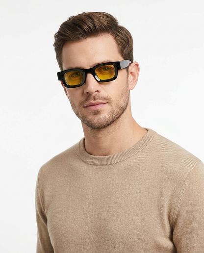 Modelo masculino usando Gafas de Sol Alicia Negro Amarillo