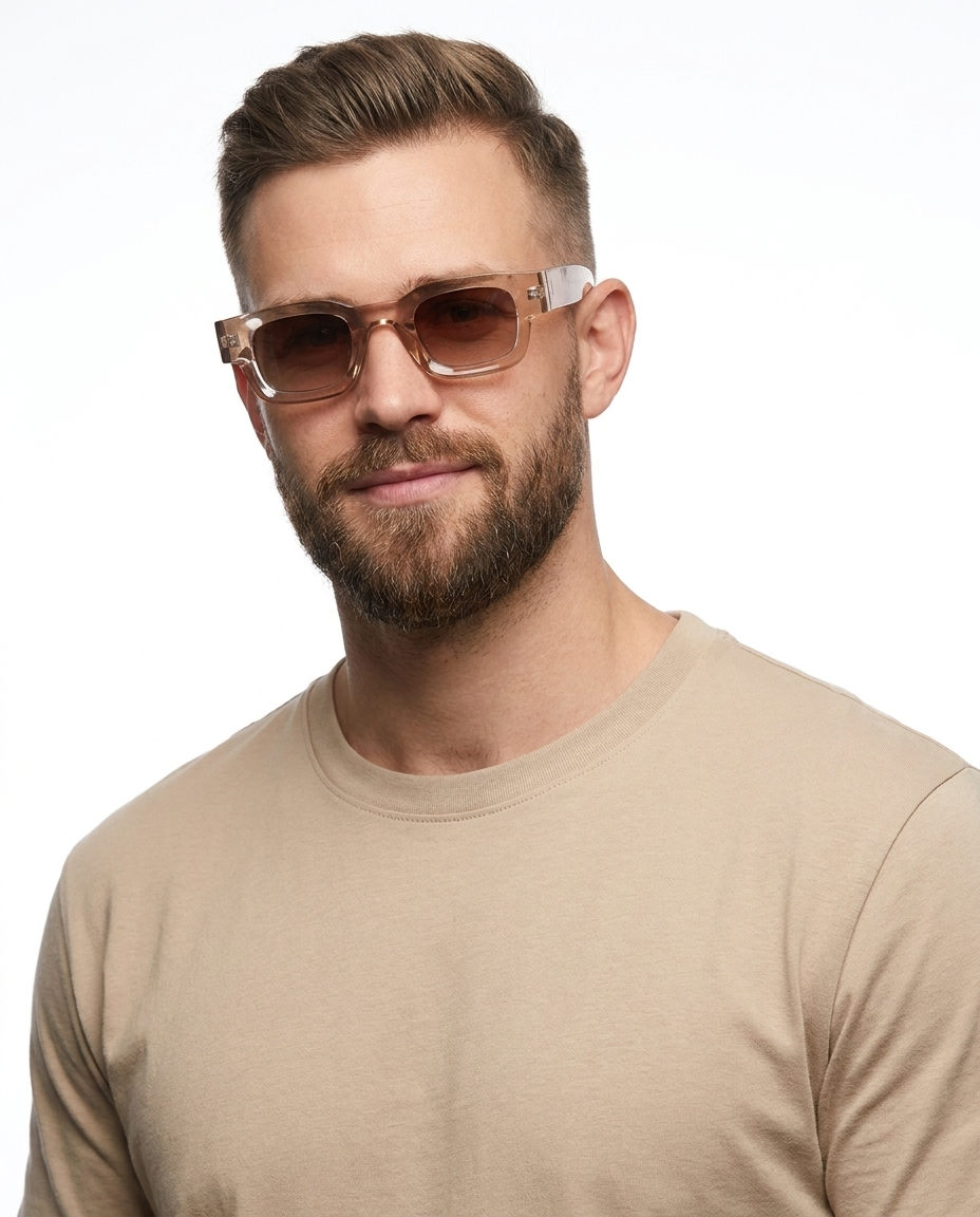 Modelo masculino usando Gafas de Sol Alicia Champan Marron