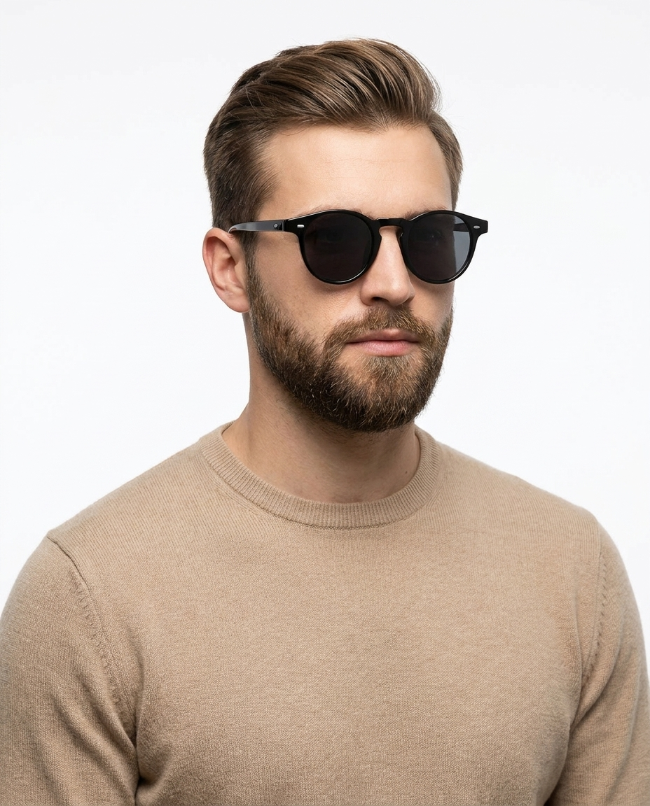 Modelo masculino usando Gafas de Sol Aurora Negro Negro