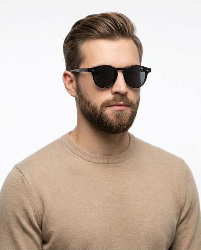 Modelo masculino usando Gafas de Sol Aurora Negro Negro