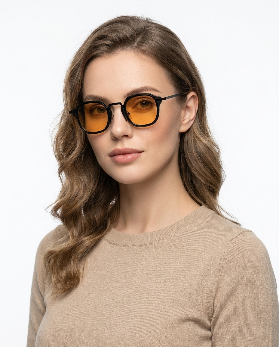 Modelo feminina usando Gafas de Sol Bali Negro Naranja