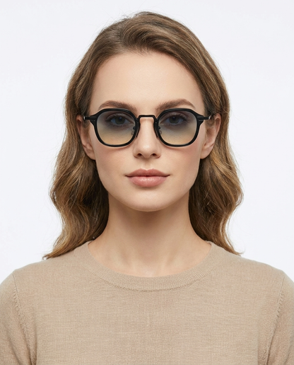 Modelo feminina usando Gafas de Sol Bali Negro Degradado