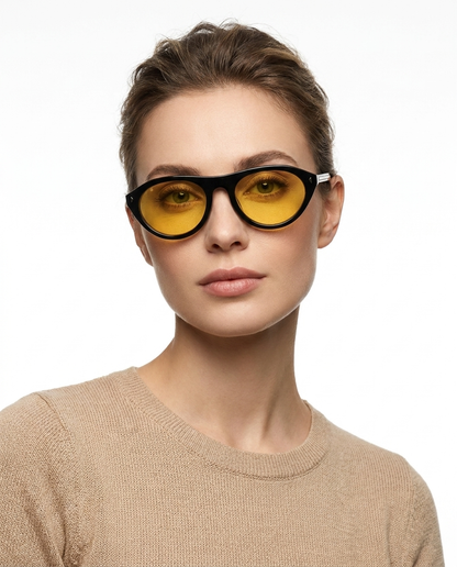 Modelo feminina usando Gafas de Sol Bianca Preto Amarelo