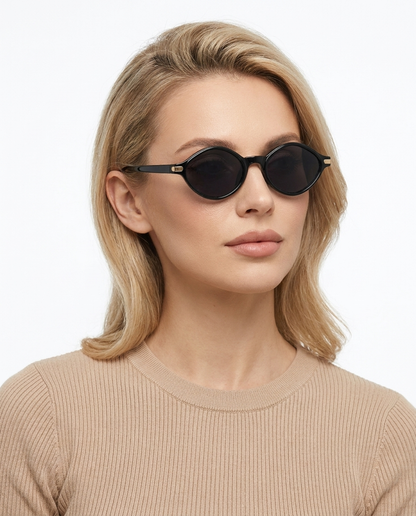 Modelo feminina usando Gafas de Sol Candela Negro Negro