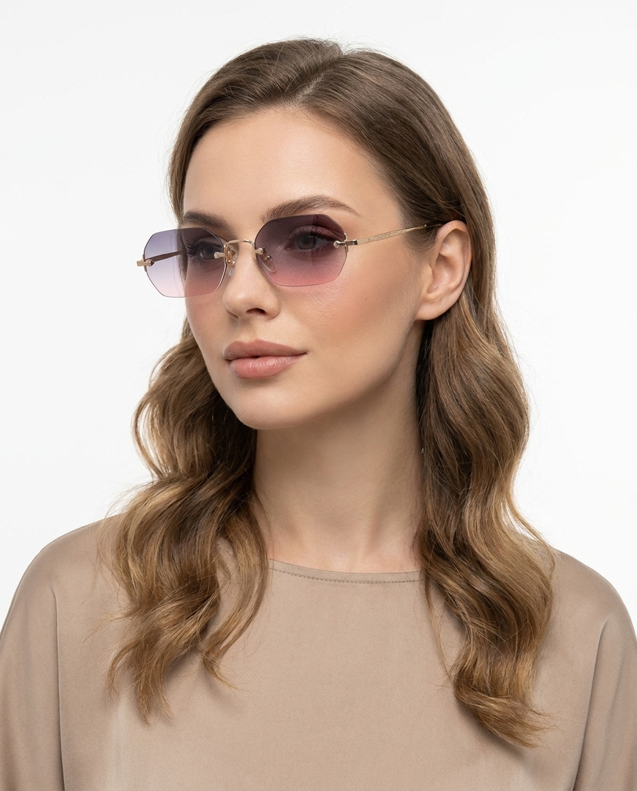 Modelo feminina usando Gafas de Sol Ceara Dorado Degradado