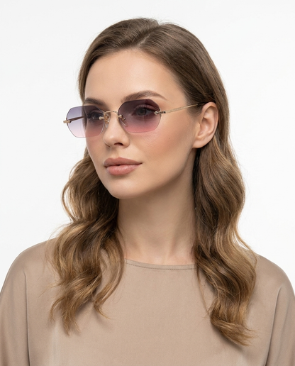 Modelo feminina usando Gafas de Sol Ceara Dorado Degradado