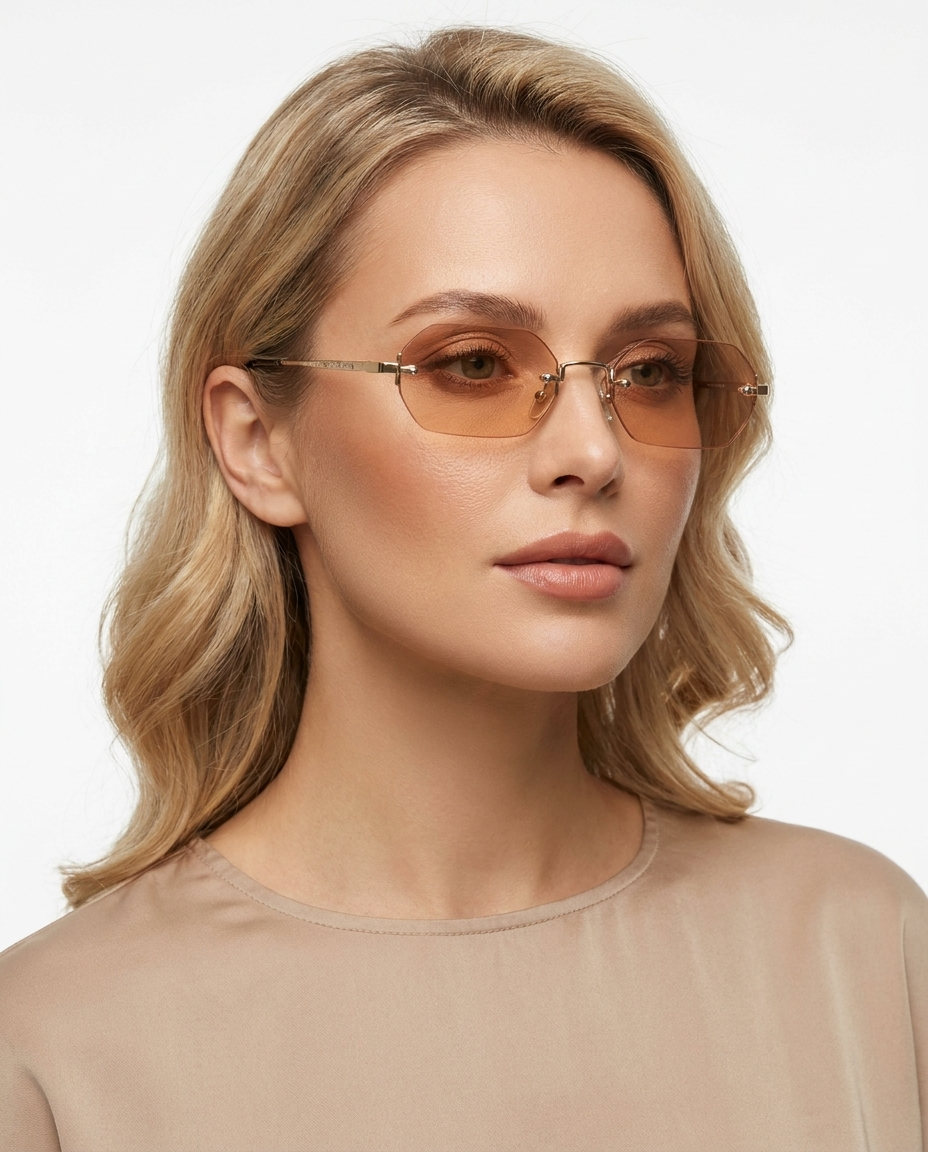 Modelo feminina usando Gafas de Sol Ceara Dorado Champan