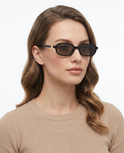 Modelo feminina usando Gafas de Sol Costa Negro Marron