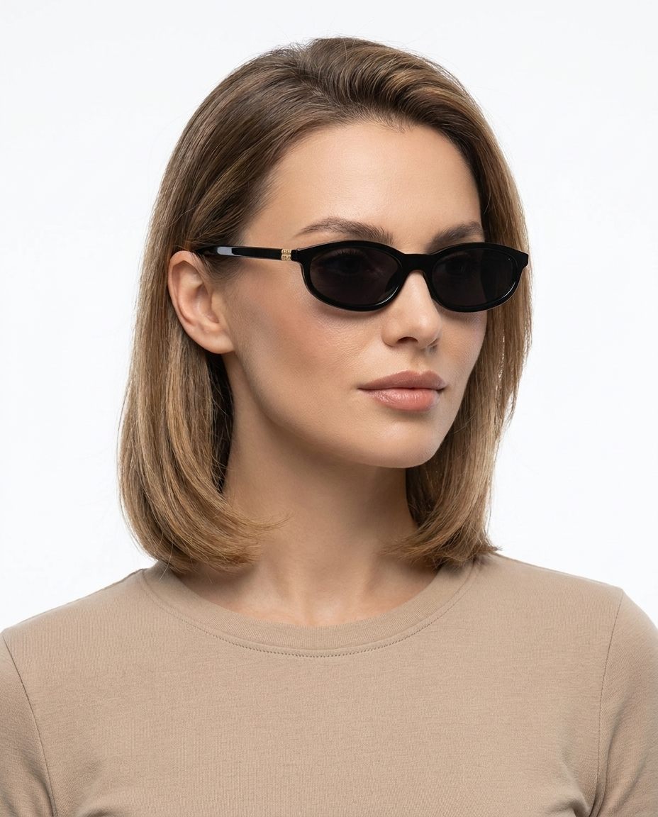Modelo feminina usando Gafas de Sol Cumbuco Negro Amarillo