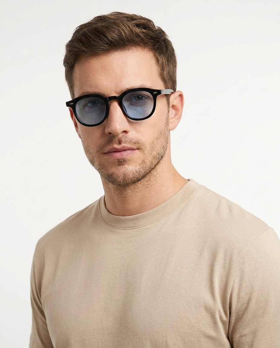 Modelo masculino usando Gafas de Sol Ibiza Negro Azul