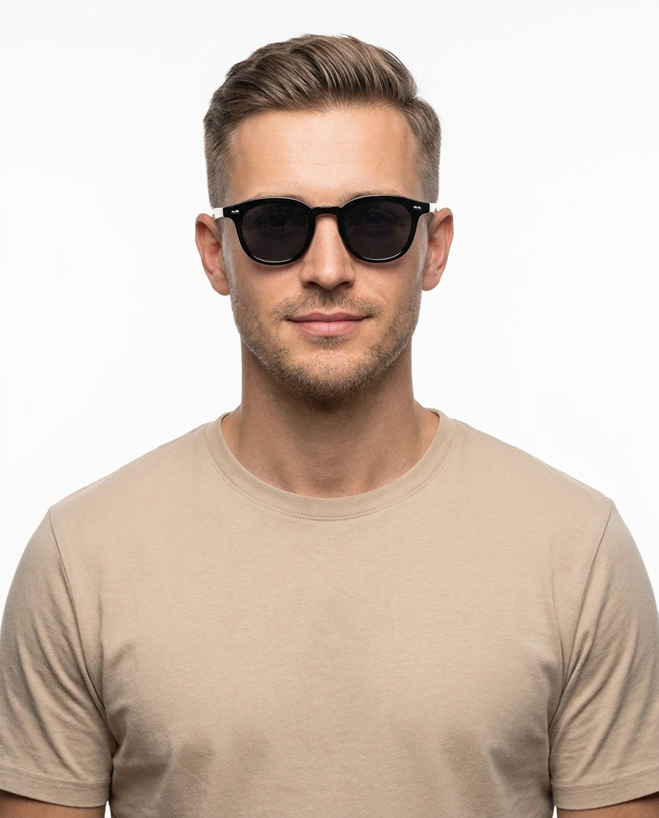 Modelo masculino usando Gafas de Sol Ibiza Negro Negro