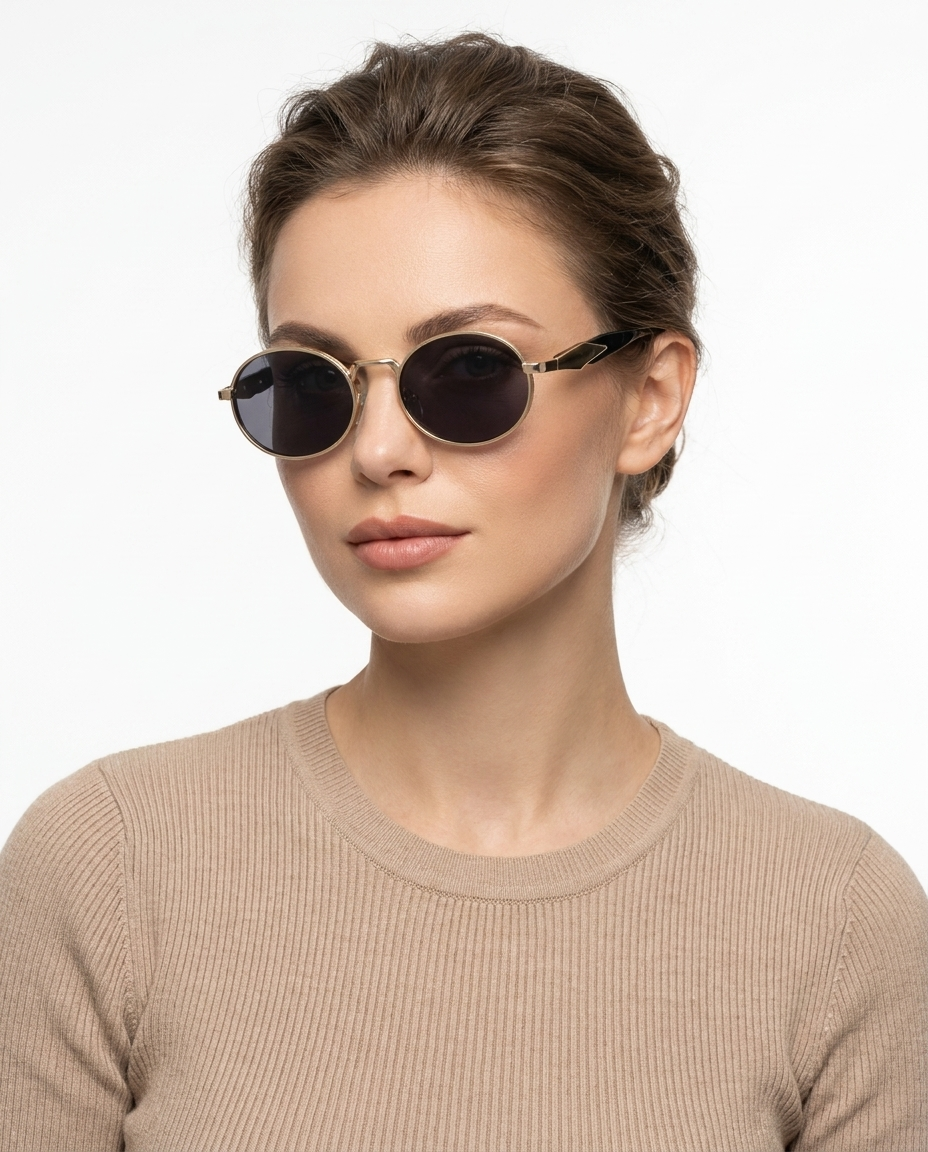 Modelo feminina usando Gafas de Sol Ines Dorado Negro