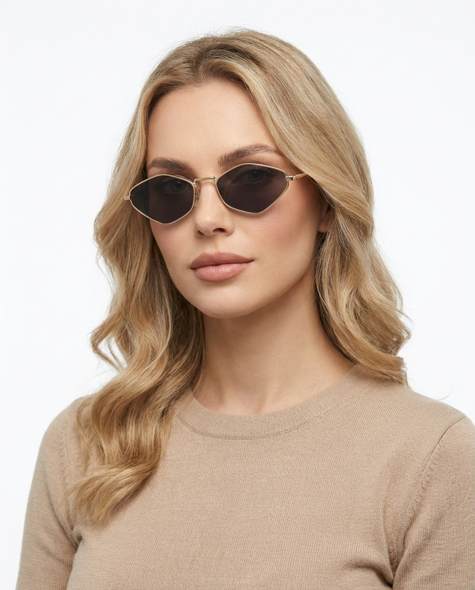 Modelo feminina usando Gafas de Sol Milano Dorado Negro
