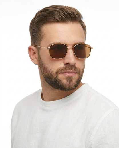 Modelo masculino usando Gafas de Sol Nexo Dorado Marron