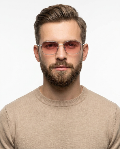 Modelo masculino usando Gafas de Sol Nexo Plata Rosa