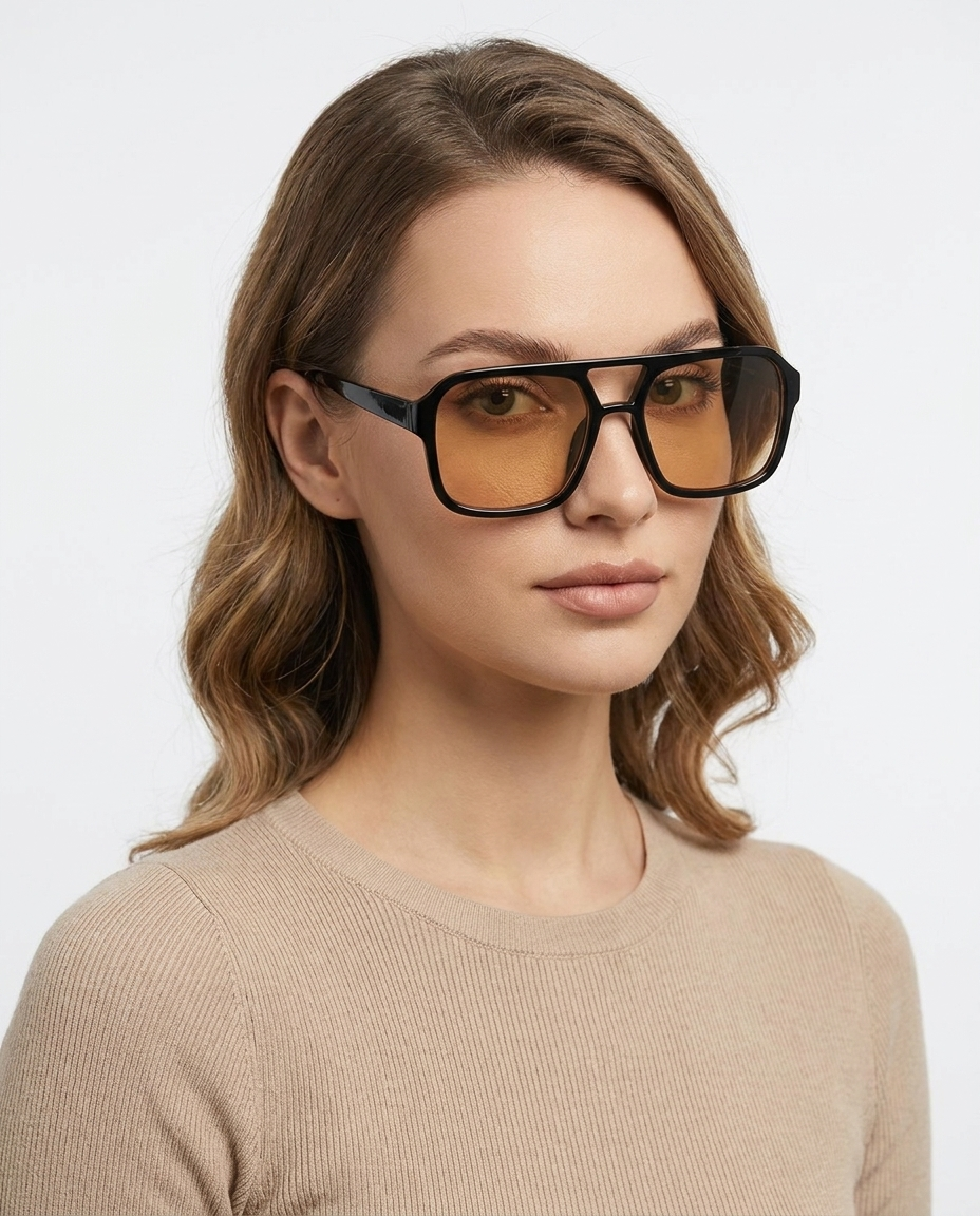 Modelo feminina usando Gafas de Sol Paloma Negro Oro Rosa