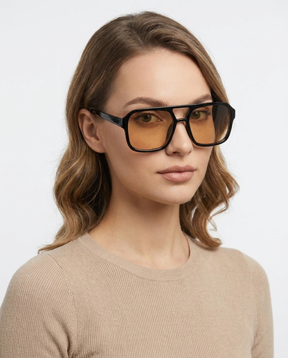 Modelo feminina usando Gafas de Sol Paloma Negro Oro Rosa