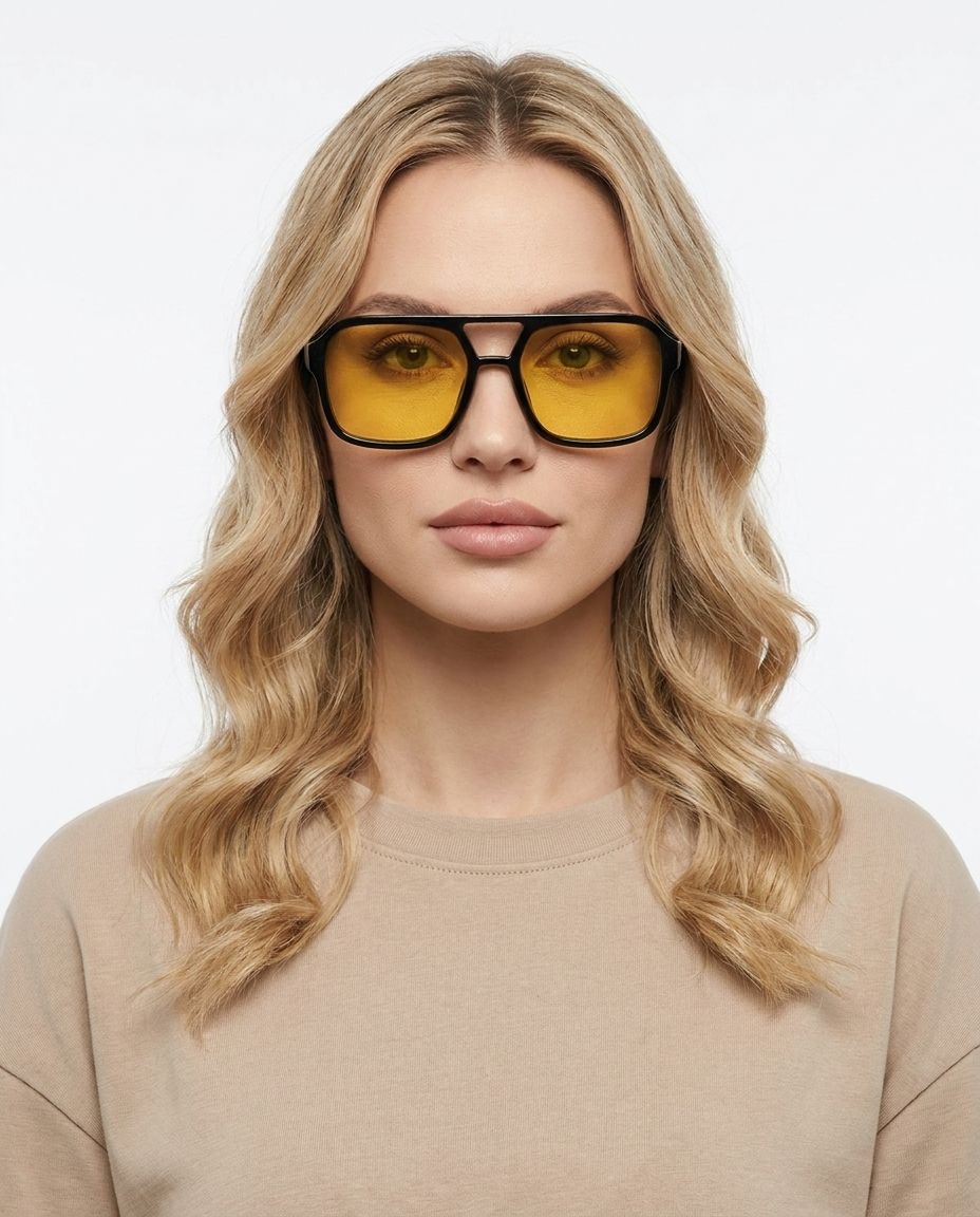 Modelo feminina usando Gafas de Sol Paloma Negro Amarillo