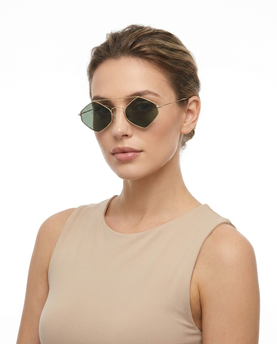Modelo feminina usando Gafas de Sol Rio Dorado Verde