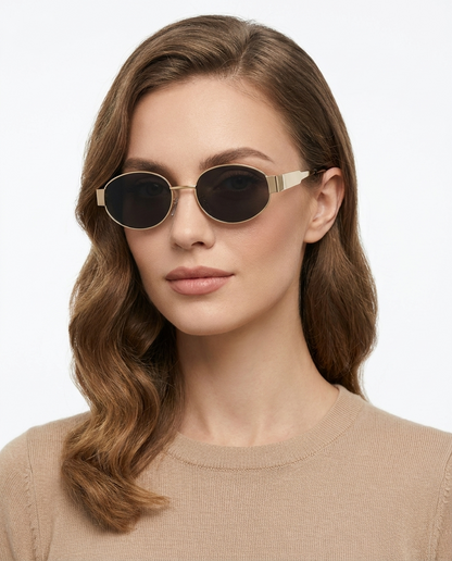 Modelo feminina usando Gafas de Sol Valentina Dorado Negro