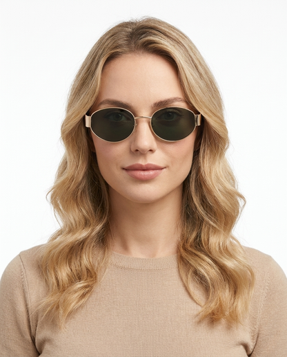 Modelo feminina usando Gafas de Sol Valentina Dorado Verde