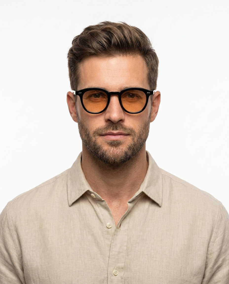 Modelo masculino usando Gafas de Sol Valentina Rose Degradado