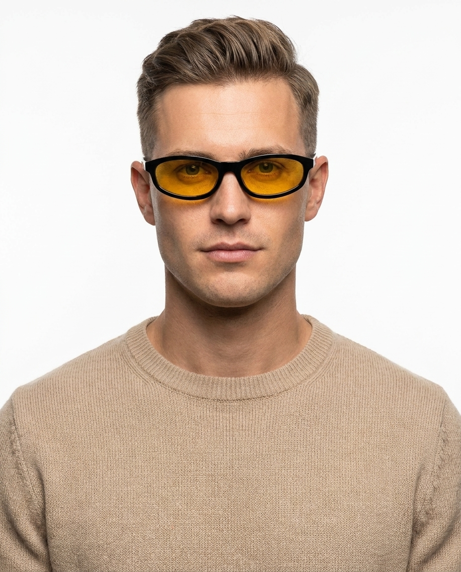 Modelo masculino usando Gafas Eros Negro y amarillo