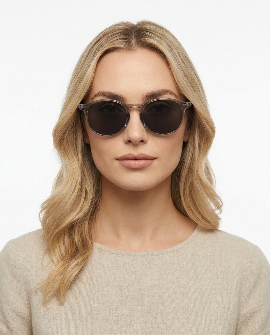 Modelo feminina usando Gafas Grove Gris