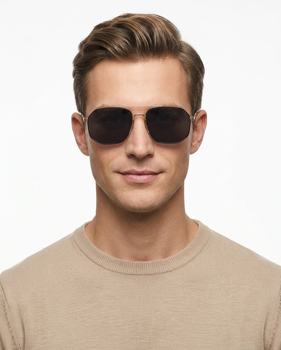 Modelo masculino usando Gafas Kelm Dorado
