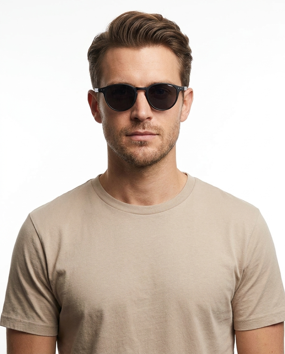 Modelo masculino usando Gafas La Paz Negro mate