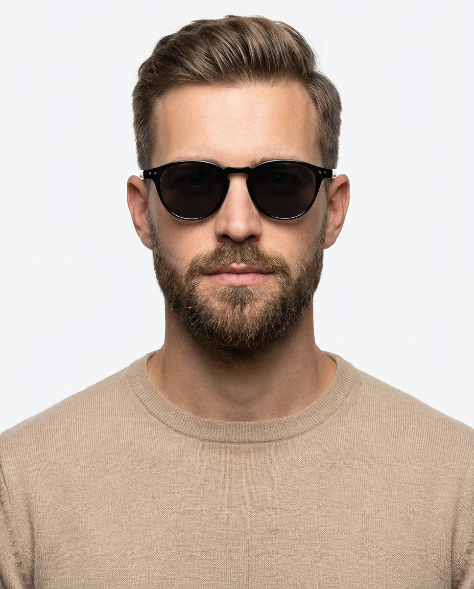 Modelo masculino usando Gafas La Paz Negro brillante