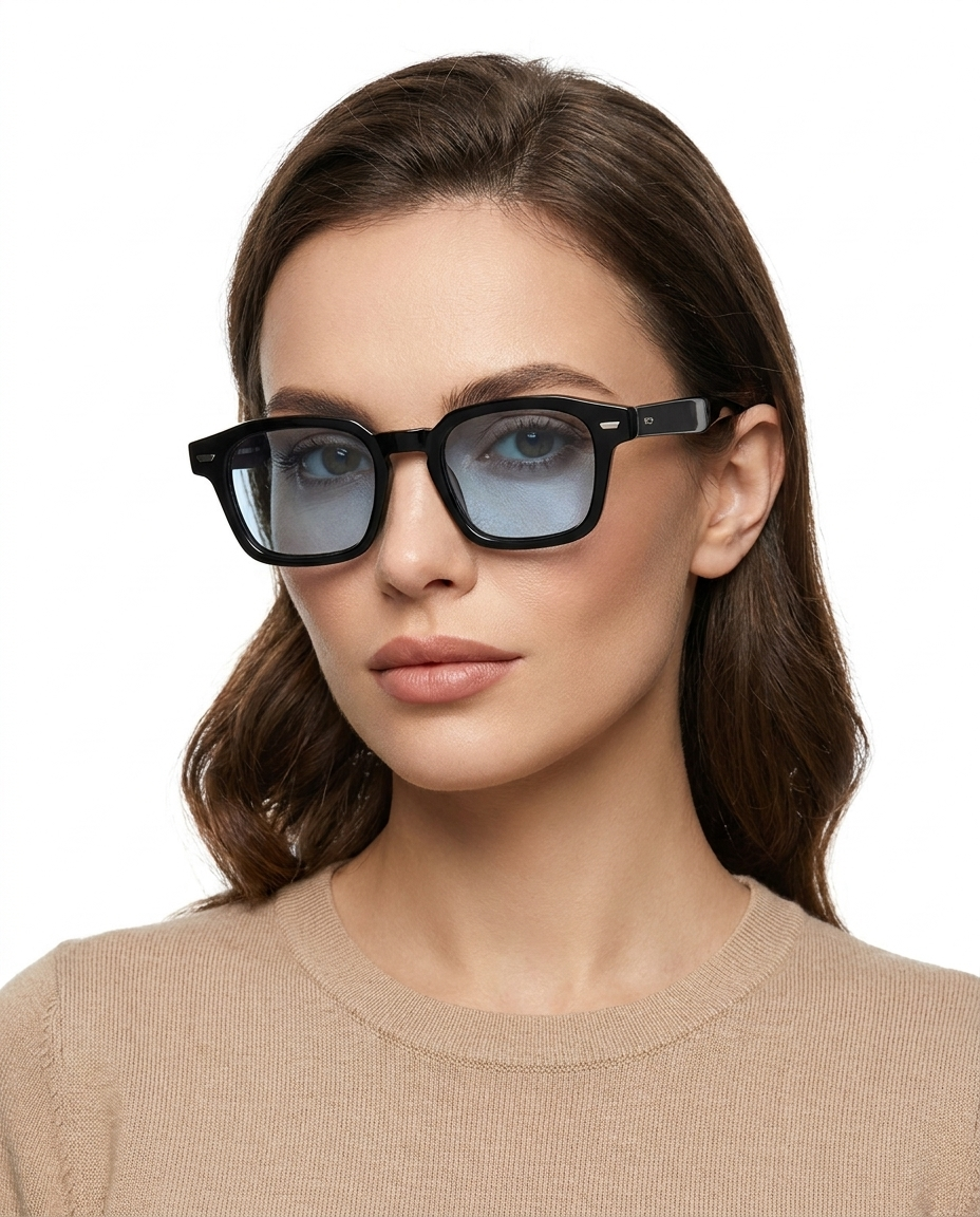 Modelo feminina usando Gafas Luca Azul