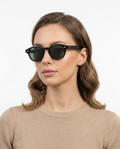 Modelo feminina usando Gafas Lux Verde