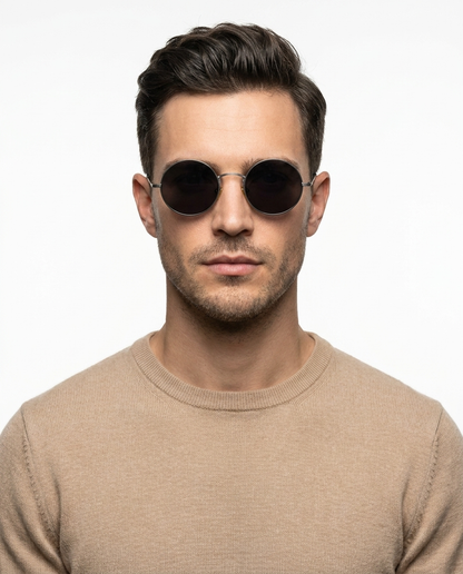 Modelo masculino usando Gafas Mello Gris