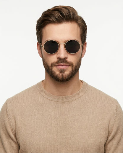Modelo masculino usando Gafas Mello Dorado