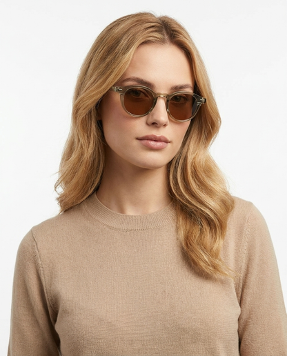 Modelo feminina usando Gafas Otto Verde